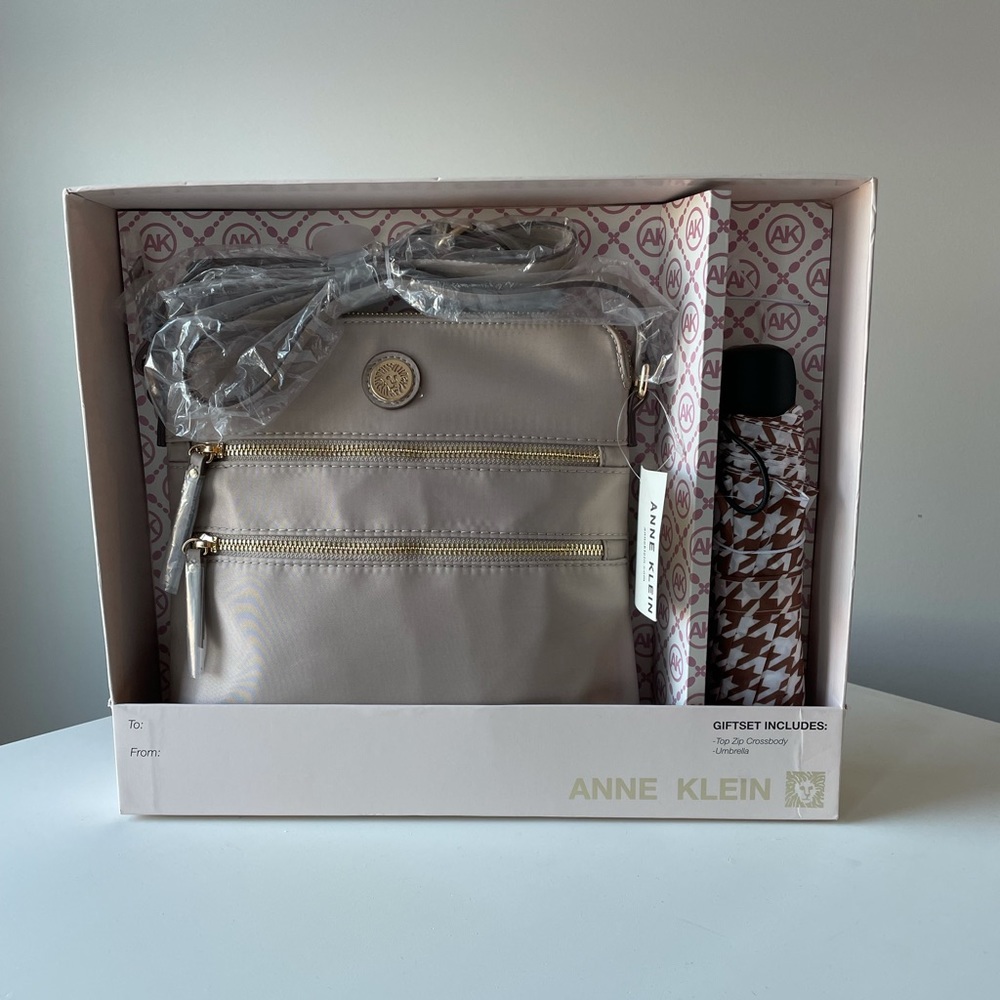 NWT ANNE KLEIN 2-piece set: tan, nylon crossbody and umbrella